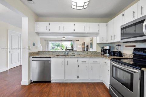 Townhouse in Sunrise, Florida 2 bedrooms, 128.95 sq.m. № 1896158 - photo 11