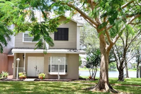 Townhouse in Sunrise, Florida 2 bedrooms, 128.95 sq.m. № 1896158 - photo 2