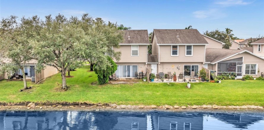 Touwnhouse à Sunrise, Floride 2 chambres, 128.95 m2 № 1896158