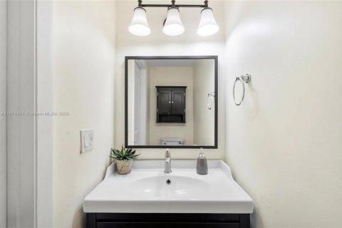 Townhouse in Sunrise, Florida 2 bedrooms, 128.95 sq.m. № 1896158 - photo 12