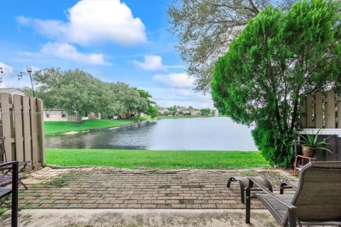 Townhouse in Sunrise, Florida 2 bedrooms, 128.95 sq.m. № 1896158 - photo 23