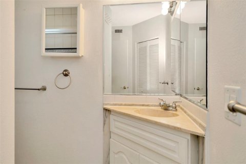House in Apollo Beach, Florida 2 bedrooms, 103.96 sq.m. № 1746389 - photo 16