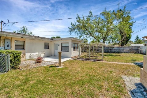 House in Apollo Beach, Florida 2 bedrooms, 103.96 sq.m. № 1746389 - photo 19