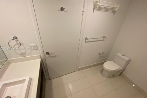 Condo in Miami, Florida, 2 bedrooms  № 2015370 - photo 5