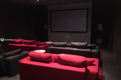 Condo in Miami, Florida, 2 bedrooms  № 2015370 - photo 20