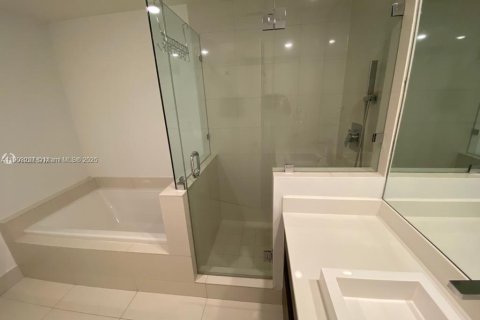 Condo in Miami, Florida, 2 bedrooms  № 2015370 - photo 7