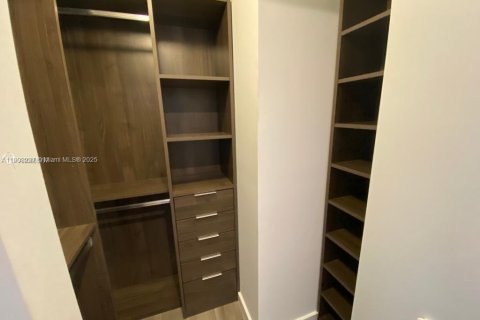 Condo in Miami, Florida, 2 bedrooms  № 2015370 - photo 8