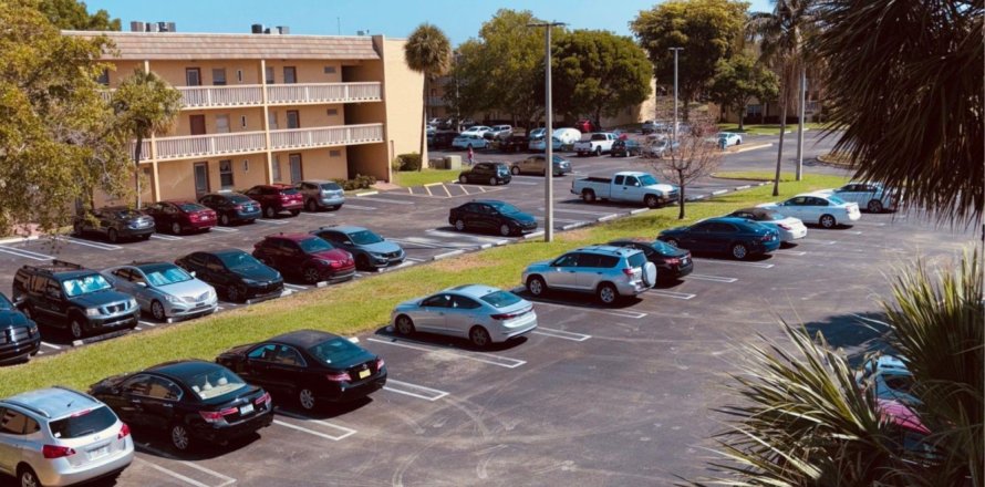 Condo in Tamarac, Florida, 1 bedroom № 1217179