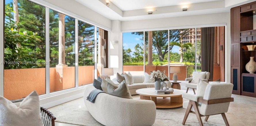 Кондоминиум с 5 спальнями в Корал-Гейблс, Флорида № 2051047