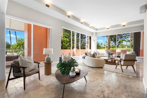 Купить кондоминиум в Корал-Гейблс, Флорида 5 спален, 418.06м2, № 2051047 - фото 9