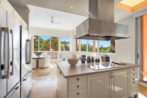 Купить кондоминиум в Корал-Гейблс, Флорида 5 спален, 418.06м2, № 2051047 - фото 26