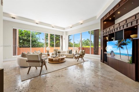 Купить кондоминиум в Корал-Гейблс, Флорида 5 спален, 418.06м2, № 2051047 - фото 15