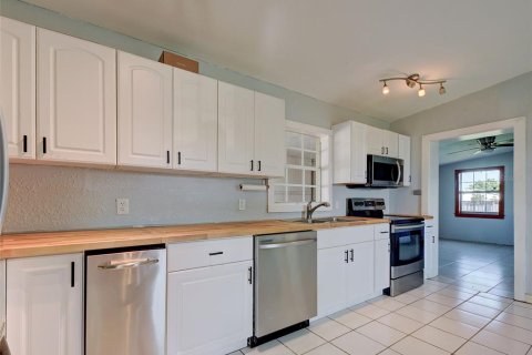 Villa ou maison à vendre à Port Charlotte, Floride: 2 chambres, 87.89 m2 № 2141966 - photo 20