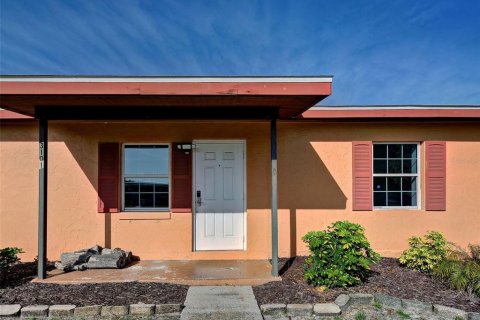 Villa ou maison à vendre à Port Charlotte, Floride: 2 chambres, 87.89 m2 № 2141966 - photo 6