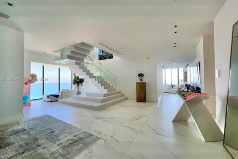 Купить кондоминиум в Санни-Айлс-Бич, Флорида 3 спальни, 606.09м2, № 2046638 - фото 3