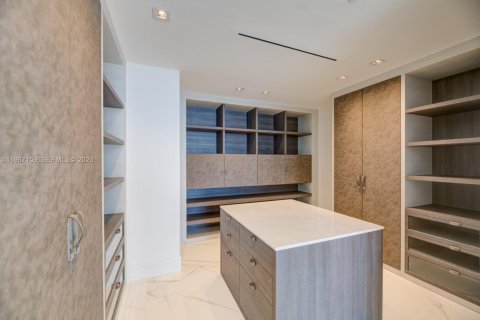 Купить кондоминиум в Санни-Айлс-Бич, Флорида 3 спальни, 606.09м2, № 2046638 - фото 12