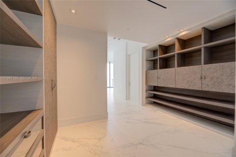 Купить кондоминиум в Санни-Айлс-Бич, Флорида 3 спальни, 606.09м2, № 2046638 - фото 13