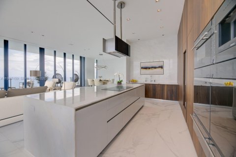 Кондоминиум с 3 спальнями в Санни-Айлс-Бич, Флорида № 2046638