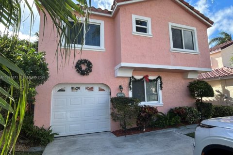 House in Dania Beach, Florida 3 bedrooms, 121.61 sq.m. № 2042647