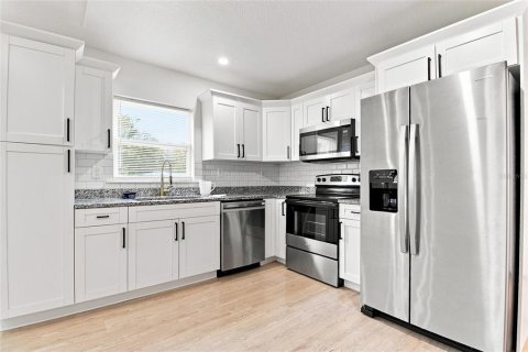 Villa ou maison à vendre à Tampa, Floride: 3 chambres, 85.93 m2 № 2210649 - photo 4
