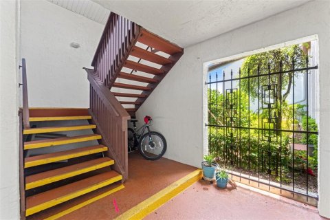 Condo in Port Richey, Florida, 2 bedrooms  № 1792926 - photo 27