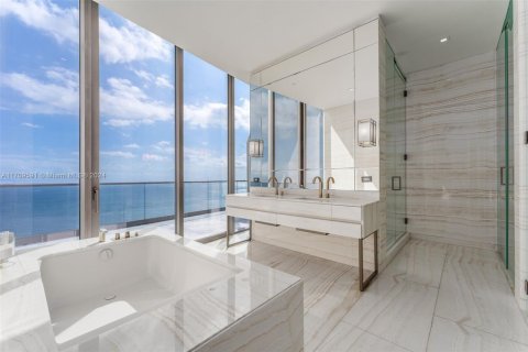 Copropriété à vendre à Sunny Isles Beach, Floride: 5 chambres, 570.23 m2 № 1764522 - photo 7