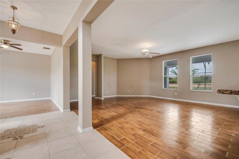 Casa en venta en Kissimmee, Florida, 5 dormitorios, 333.7 m2 № 2342309 - foto 24