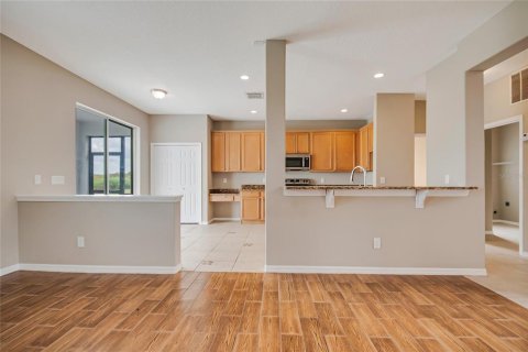 Casa en venta en Kissimmee, Florida, 5 dormitorios, 333.7 m2 № 2342309 - foto 29