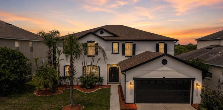 Casa en Kissimmee, Florida 5 dormitorios, 333.7 m2 № 2342309