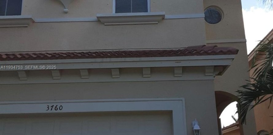 Casa en Homestead, Florida 5 dormitorios, 192.31 m2 № 1992939