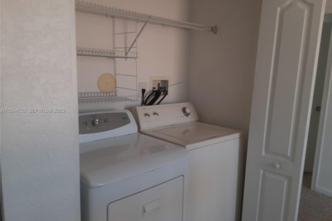 Casa en alquiler en Homestead, Florida, 5 dormitorios, 192.31 m2 № 1992939 - foto 17