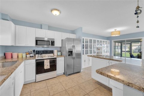 House in Sarasota, Florida 2 bedrooms, 121.89 sq.m. № 2218410 - photo 12