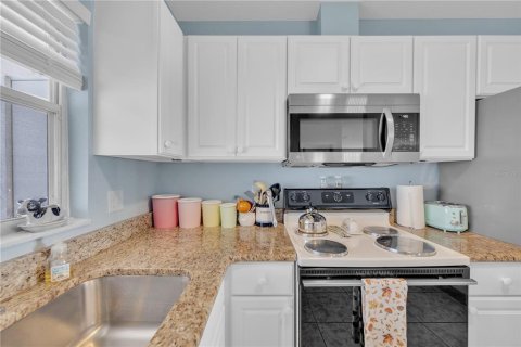 House in Sarasota, Florida 2 bedrooms, 121.89 sq.m. № 2218410 - photo 16