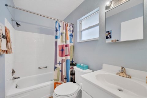House in Sarasota, Florida 2 bedrooms, 121.89 sq.m. № 2218410 - photo 28