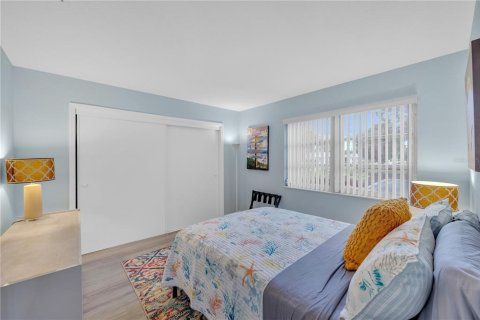 House in Sarasota, Florida 2 bedrooms, 121.89 sq.m. № 2218410 - photo 25