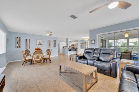 House in Sarasota, Florida 2 bedrooms, 121.89 sq.m. № 2218410 - photo 3