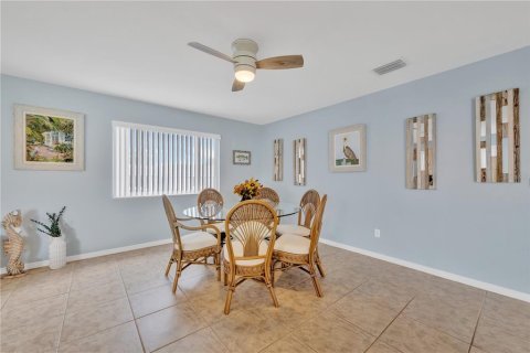 House in Sarasota, Florida 2 bedrooms, 121.89 sq.m. № 2218410 - photo 5