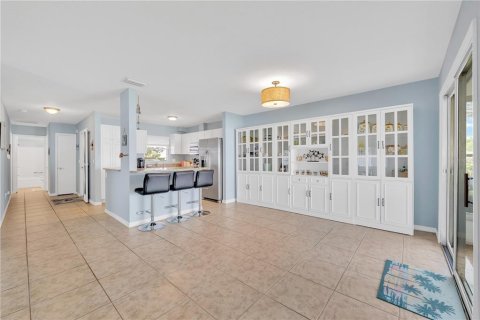 House in Sarasota, Florida 2 bedrooms, 121.89 sq.m. № 2218410 - photo 8