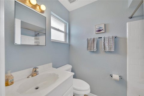 House in Sarasota, Florida 2 bedrooms, 121.89 sq.m. № 2218410 - photo 24