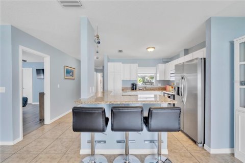 House in Sarasota, Florida 2 bedrooms, 121.89 sq.m. № 2218410 - photo 11