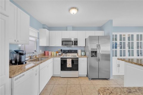 House in Sarasota, Florida 2 bedrooms, 121.89 sq.m. № 2218410 - photo 13