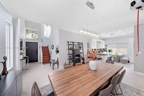House in Weston, Florida 4 bedrooms, 204.01 sq.m. № 2086392 - photo 4