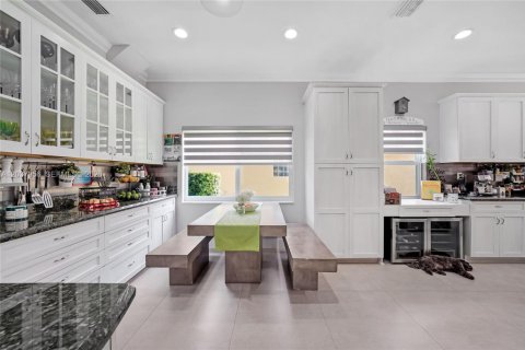 House in Weston, Florida 4 bedrooms, 204.01 sq.m. № 2086392 - photo 9