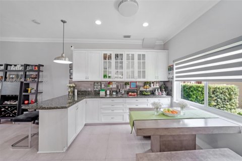 House in Weston, Florida 4 bedrooms, 204.01 sq.m. № 2086392 - photo 8