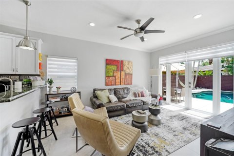 House in Weston, Florida 4 bedrooms, 204.01 sq.m. № 2086392 - photo 16