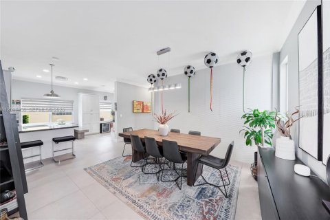 House in Weston, Florida 4 bedrooms, 204.01 sq.m. № 2086392 - photo 6