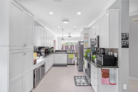 House in Weston, Florida 4 bedrooms, 204.01 sq.m. № 2086392 - photo 15