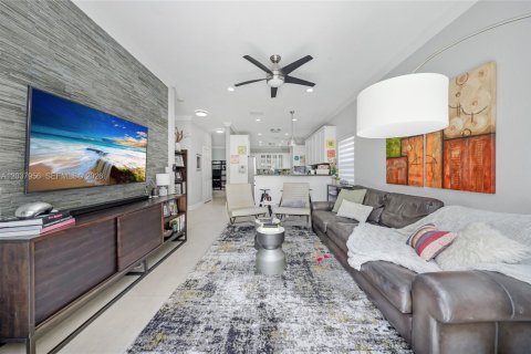 House in Weston, Florida 4 bedrooms, 204.01 sq.m. № 2086392 - photo 17