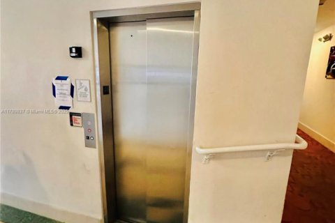 Купить кондоминиум в Майами-Бич, Флорида 1 спальня, 55.83м2, № 1936748 - фото 21