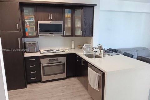 Condominio en venta en Miami, Florida, 1 dormitorio, 63.64 m2 № 2029372 - foto 3